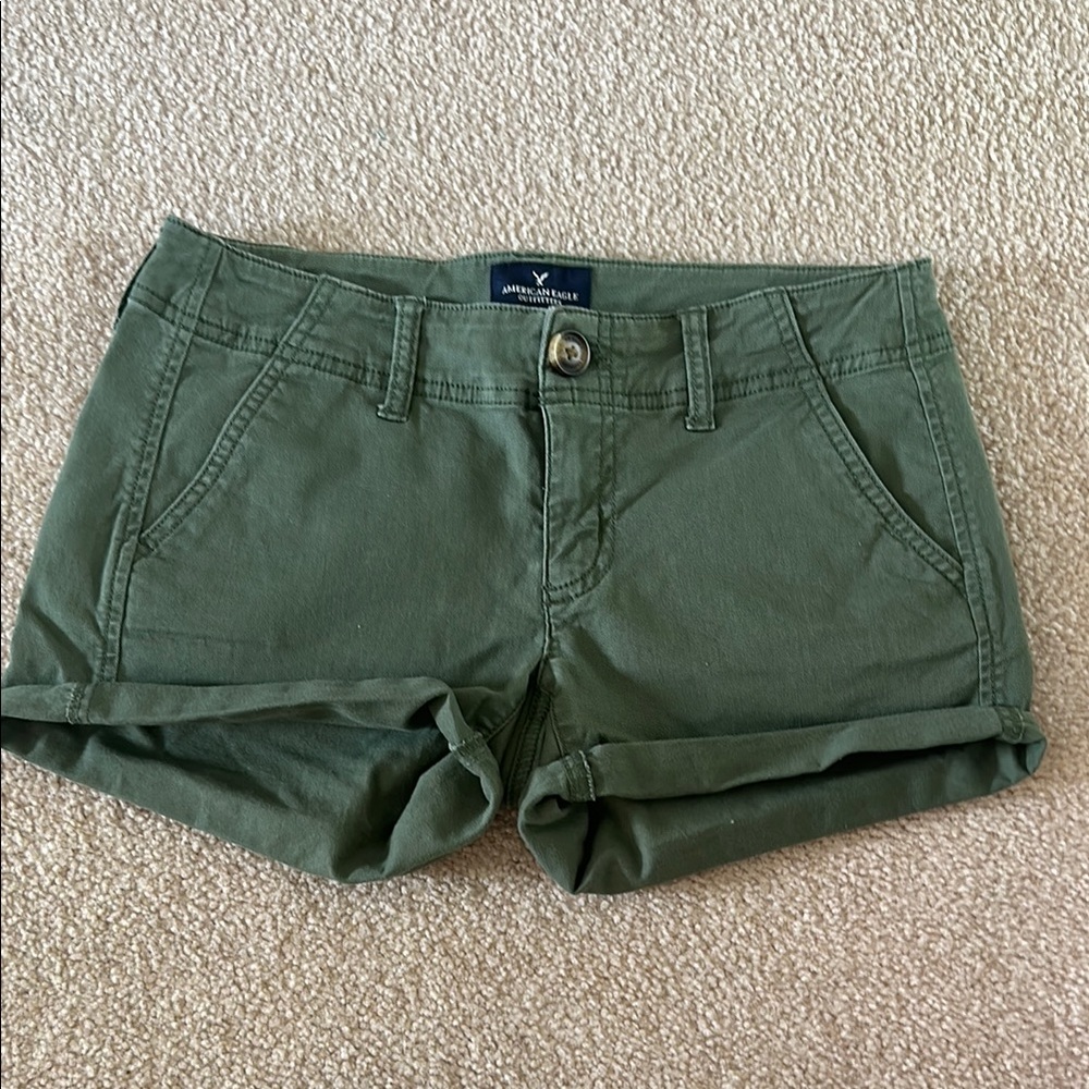 American Eagle Outfitters Green Cargo Shorts with Cuffed Hem